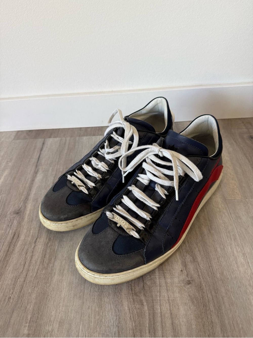 DSQ2 Navy and Red Low-Top Leather Sneakers with White Laces